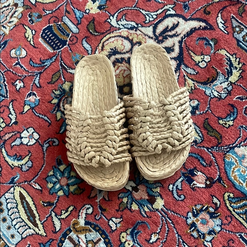 [Oysho] Tan raffia / woven / straw sandals with Comfortable Slip-On